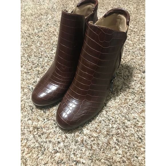 Brand New Soul Naturalizer Shoes Size 8.5 with 3 Inch Wedge - Picture 2 of 5